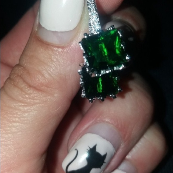 💚Emerald 18K Gold Cube Cut Studs, perf PRESENT💚 - Picture 3 of 4